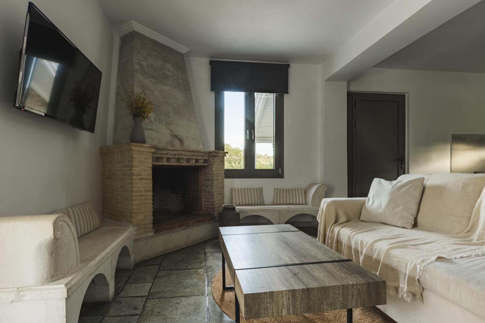 Binios Villa - Private Pool, Walking Distance From The Beach Vasilikí 외부 사진